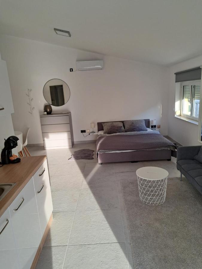 Appartamento Mala Smokva Vir Esterno foto