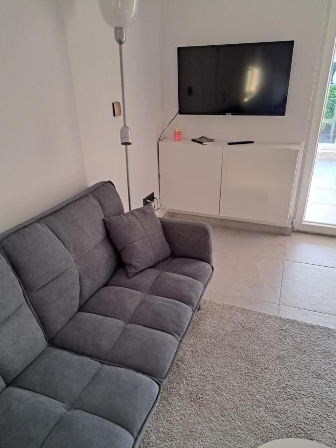 Appartamento Mala Smokva Vir Esterno foto
